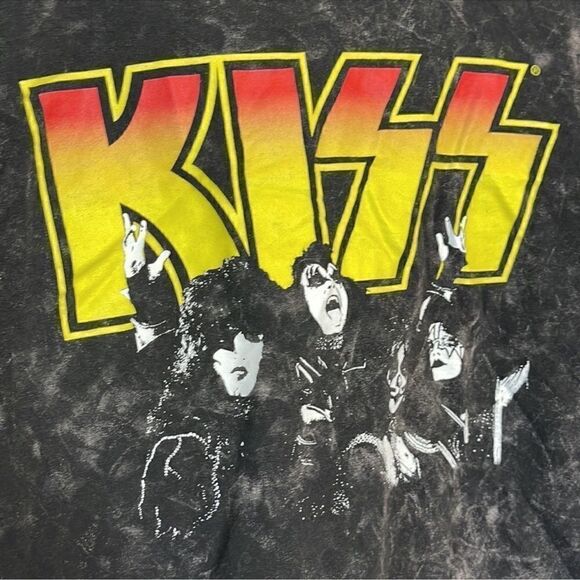 KISS Distressed Graphic Cropped Tee - Picture 3 of 6